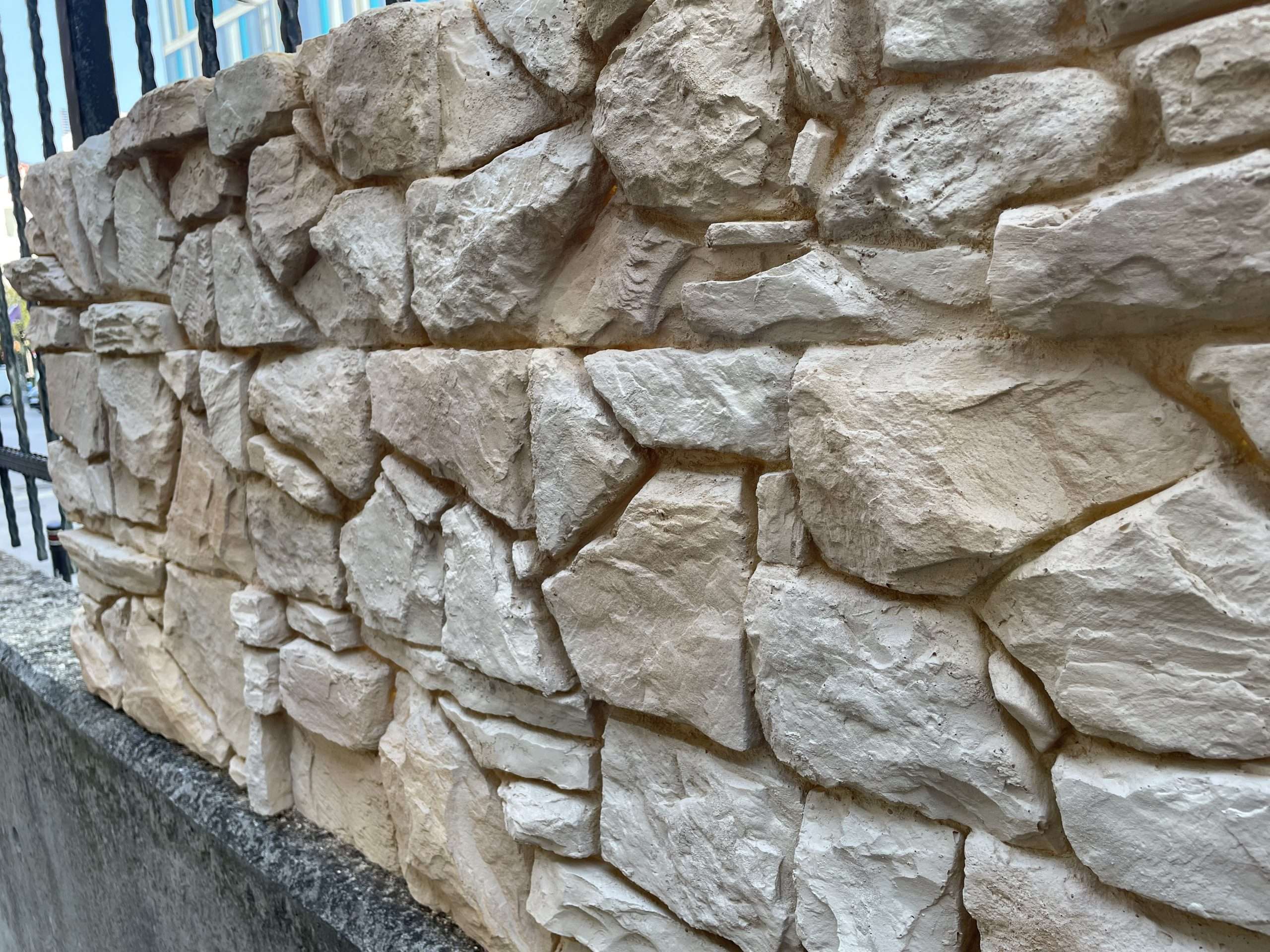 pizarra Pizarra Sandy – İç ve Dış Mekan için (Poliüretan) 3B Taş Görünümlü Duvar Paneli (123 cm x 58 cm) - Görsel 4