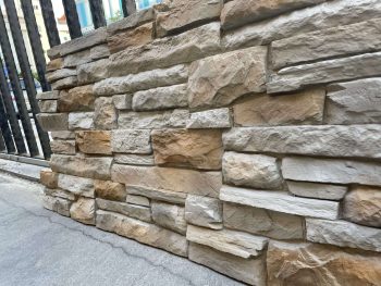 Ardesia Sandy – İç ve Dış Mekan için (Poliüretan) 3B Taş Görünümlü Duvar Paneli (117 cm x 61 cm) - Görsel 3