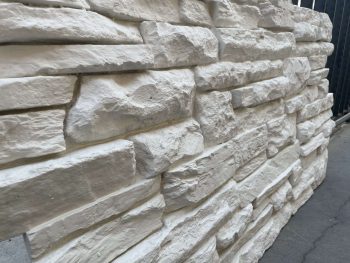 Ardesia Blancura – İç ve Dış Mekan için (Poliüretan) 3B Taş Görünümlü Duvar Paneli (117 cm x 61 cm) - Görsel 2