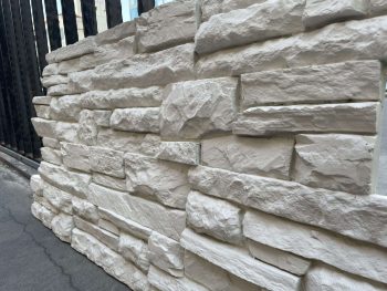 Ardesia Blancura – İç ve Dış Mekan için (Poliüretan) 3B Taş Görünümlü Duvar Paneli (117 cm x 61 cm) - Görsel 3