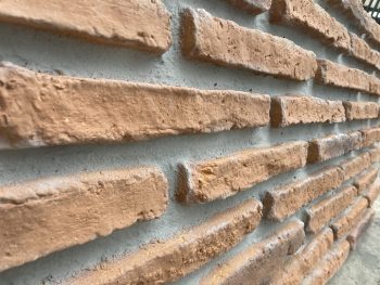 Roma Brick Naranja – İç ve Dış Mekan için (Poliüretan) 3B Tuğla Görünümlü Duvar Paneli (117 cm x 52 cm) - Görsel 3
