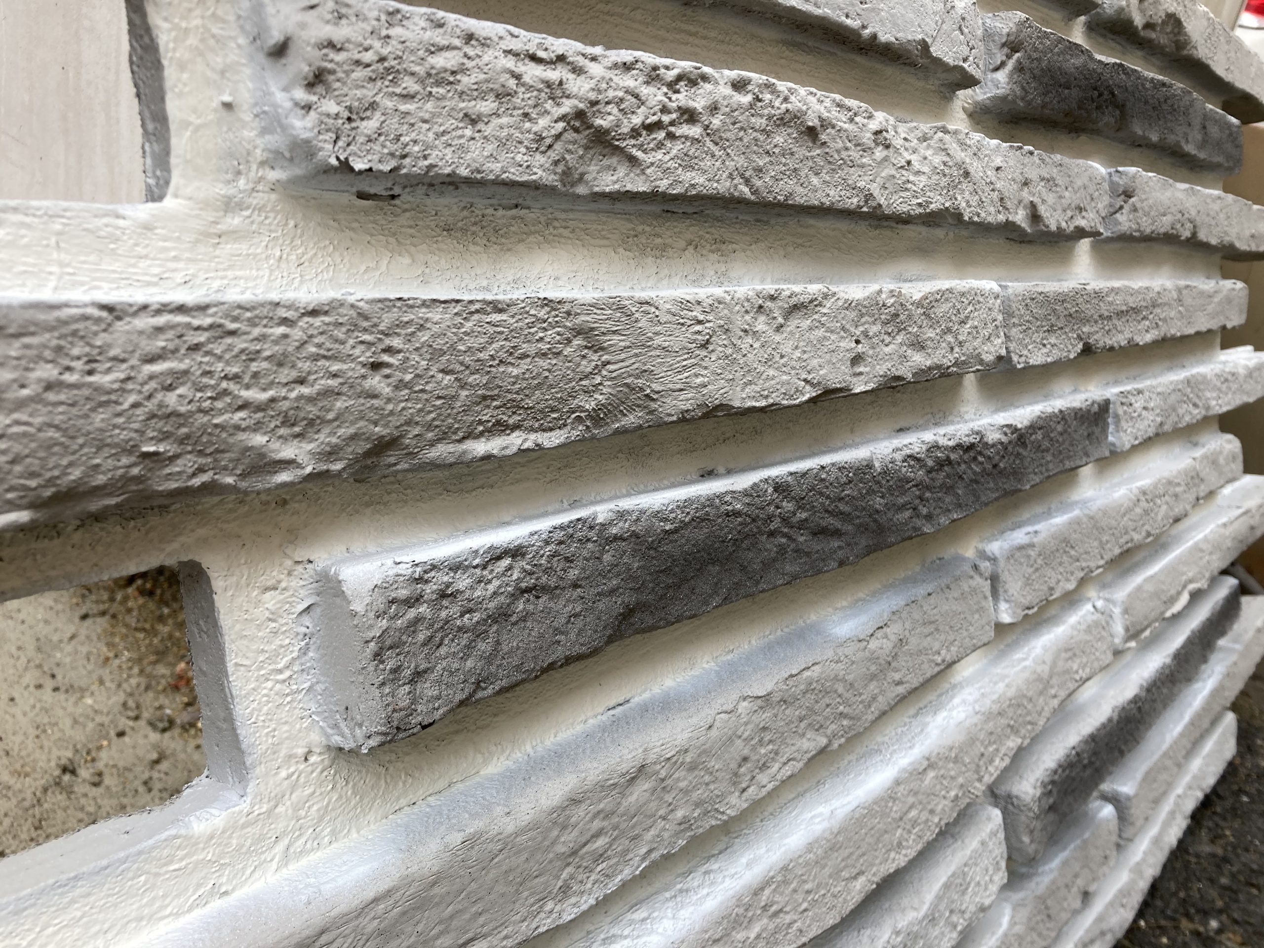 varillale Varilla Grey – İç ve Dış Mekan için (Poliüretan) 3B Tuğla Görünümlü Duvar Paneli (104 cm x 62 cm) - Görsel 2